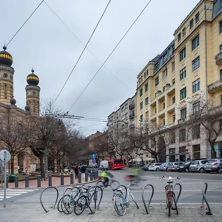 Super New * Budapest